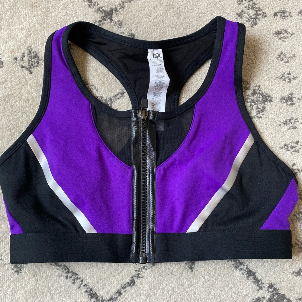 **SOLD** Fabaletics Emmy Purple Sports Bra Size Small